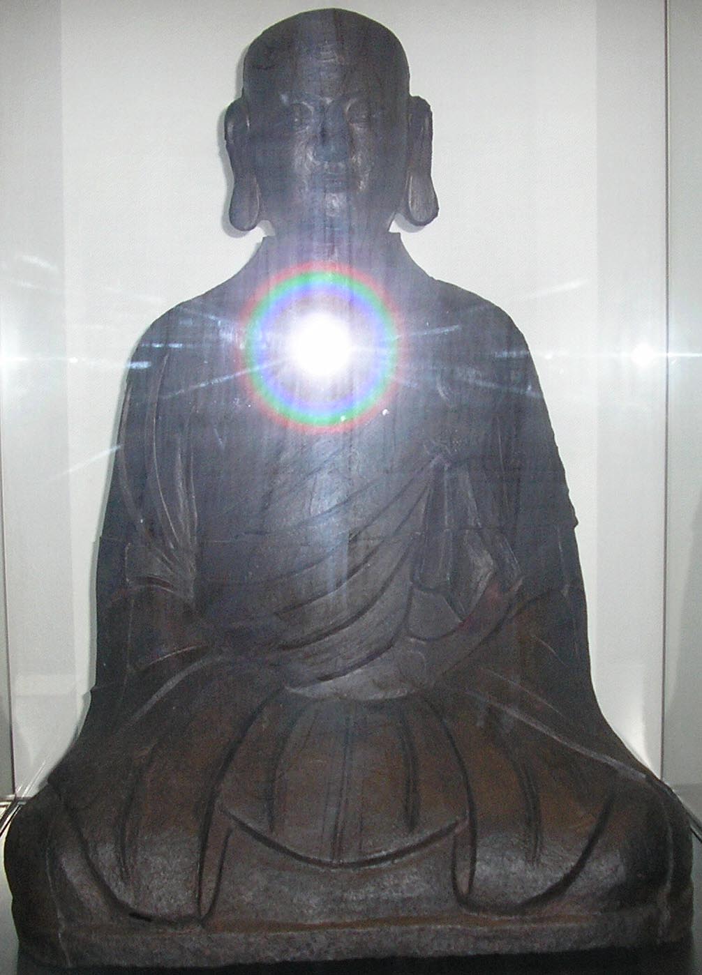Bouddha au coeur de lumiere
